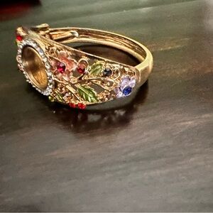 Elegant Gold and Multicolor Floral Bracelet